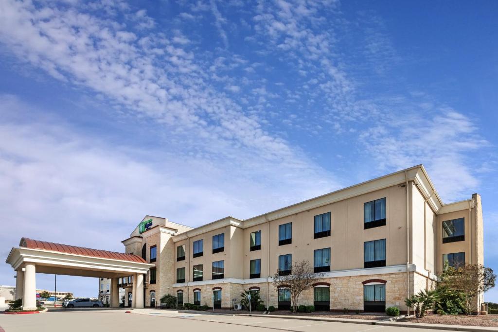 Holiday Inn Express Hotel & Suites Floresville,