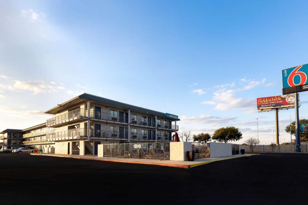 Motel 6 San Antonio, TX - West Seaworld