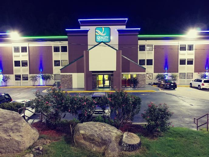 Quality Inn & Suites near Six Flags East
